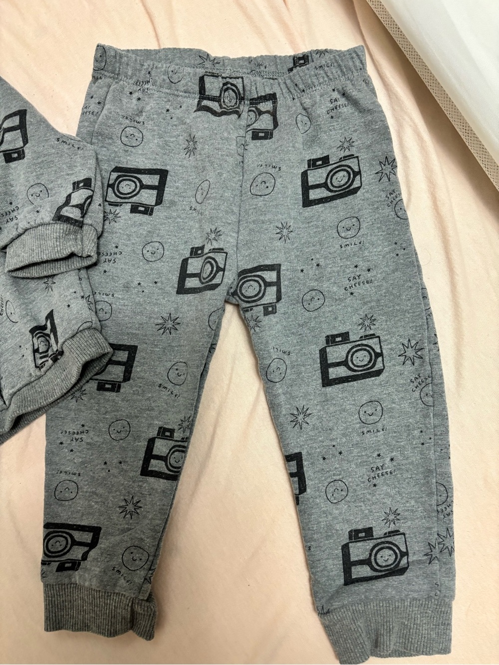 🎉(18m) Cat & Jack Gray Baby Sweatshirt Set - Picture 4 of 5